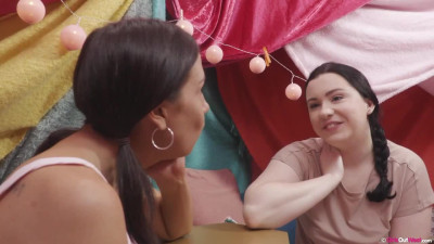 Amber Rose, Astrid Love in Cubby House