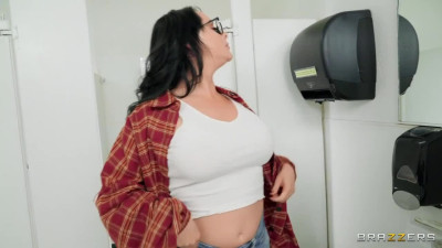 Macey Jade in Hole In The Wall 2