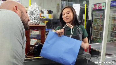 Kimmy Kimm in Super Market