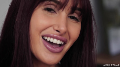 Up Close With Mimi Malibu