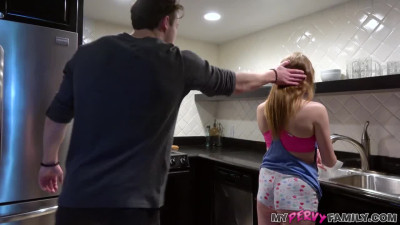 BORED STEPSIS + BIG STEPBRO HOME ON COLLEGE BREAK = EXPERIMENTAL SEX