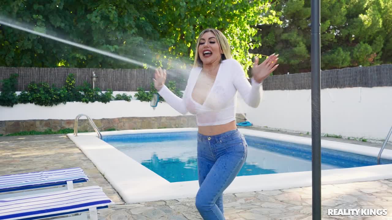 Getting Stepmom Wet (33:09) | ePornFresh.