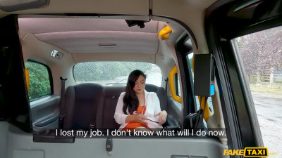 MILF pays for taxi with her pussy