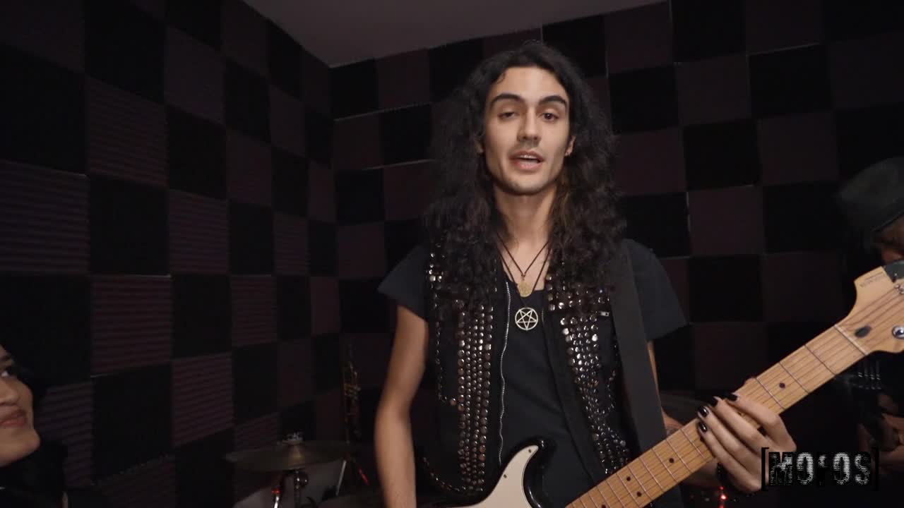 Distracted Sound Engineer in the Studio (40:23) | ePornFresh.