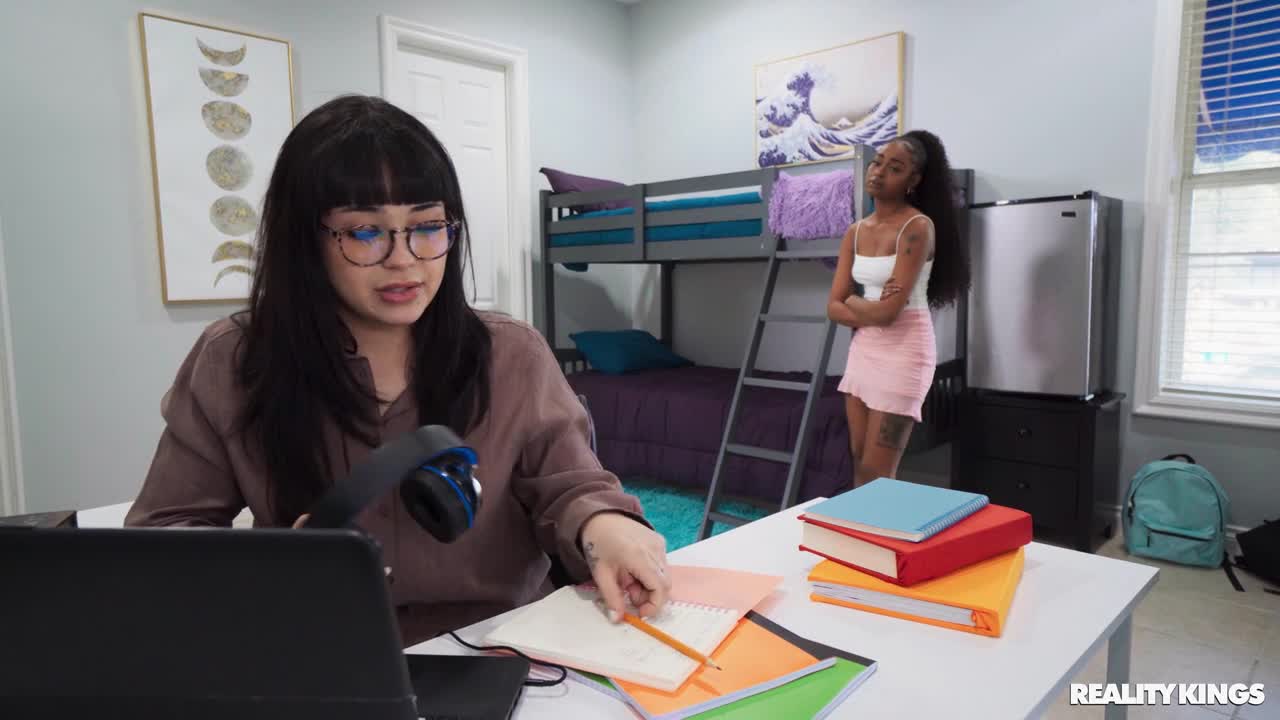 Bunk Banging The Handyman (36:54) | ePornFresh.