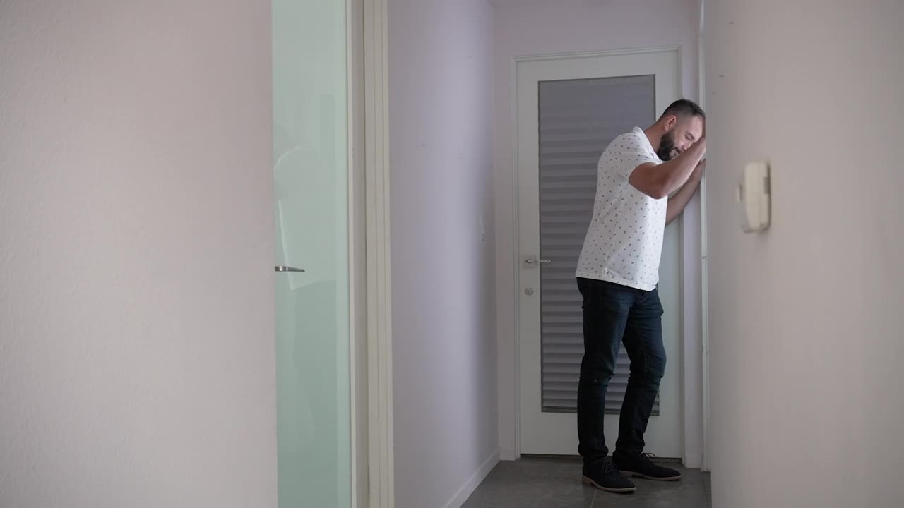 Single and horny co-ed, Nina White, finally gets to fuck her friend's dad (33:39) | ePornFresh.