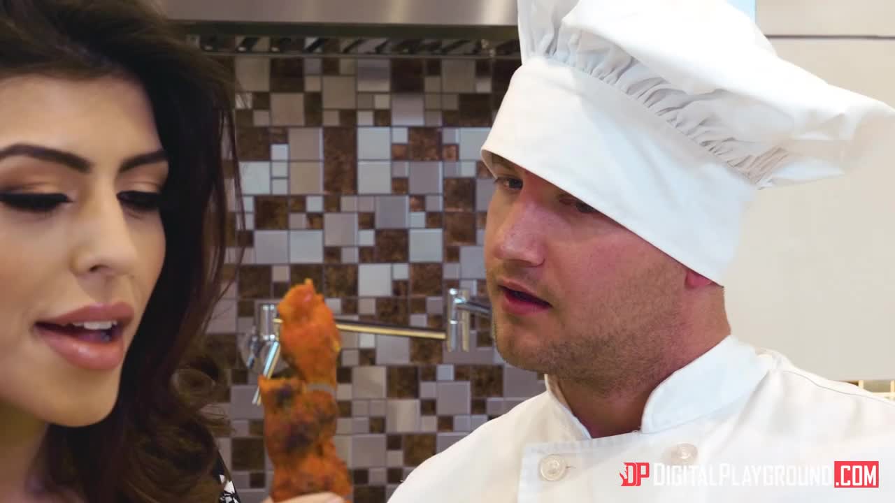 Audrey Royal in Audrey Royal has been seeing a new guy (Eric John) and the first date went pretty well, so for the second date she decides to bring him to her favorite vegan restaurant. (10:02) | ePornFresh.