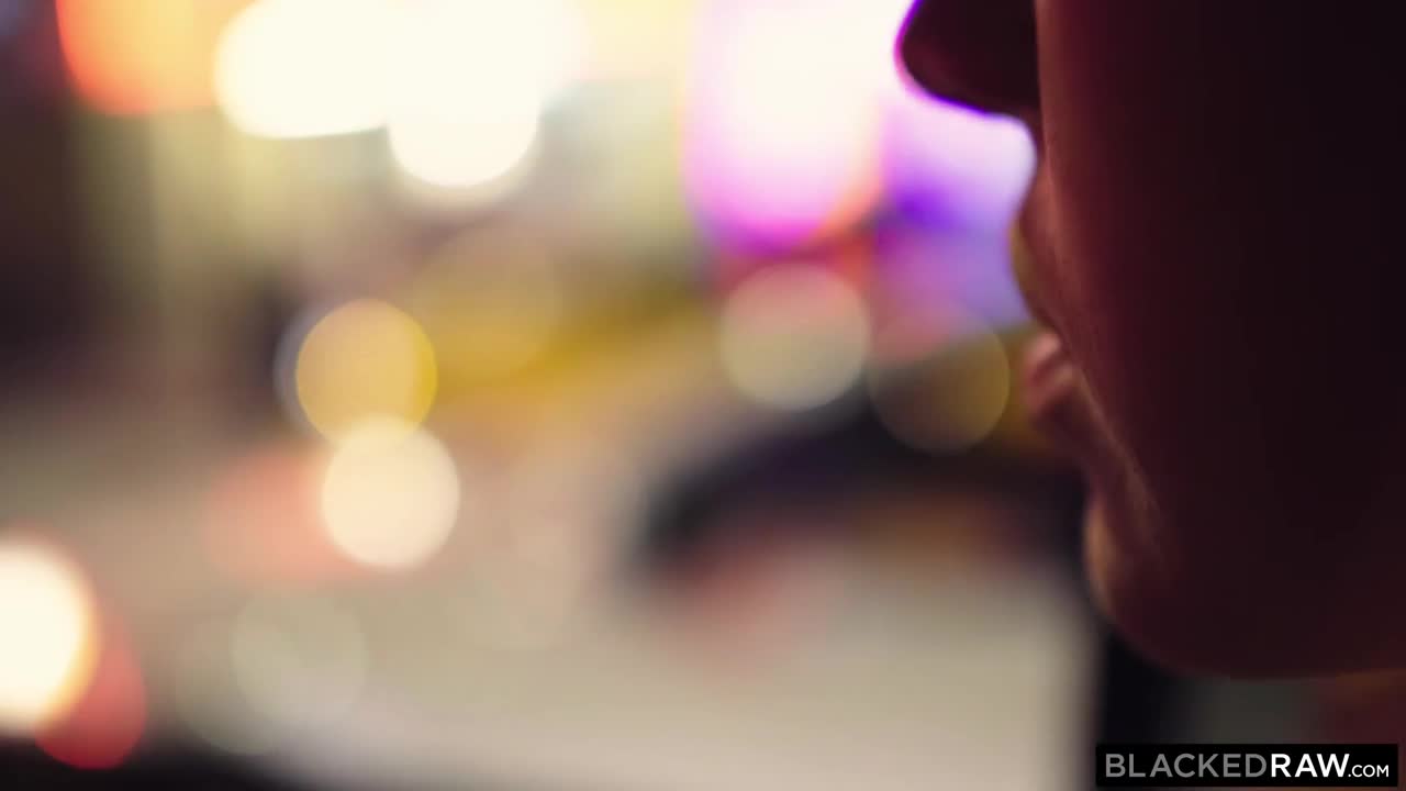 New hotwife Lia searches and finds her first BBC (45:17) | ePornFresh.