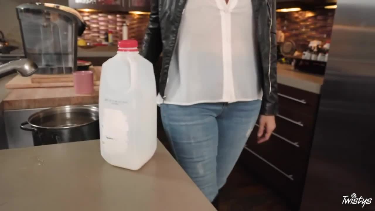 Julia Ann, Whitney Wright in Overstayed Her Welcome (09:59) | ePornFresh.