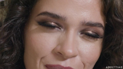 Up Close with Victoria Voxxx