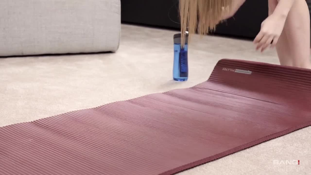 Nata Ocean Is A European Yogi Who Needs Her Tight Pussy Stretched (42:36) | ePornFresh.