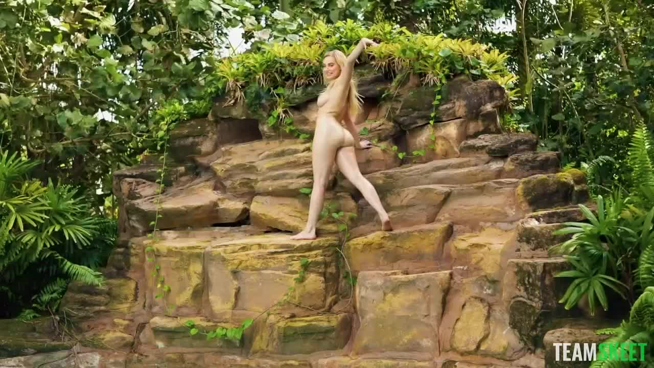 Blake Blossom in Shiny, Bouncy Naturals (15:00) | ePornFresh.