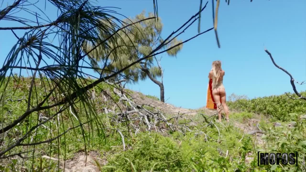 Chasing Scarlet's Beach Bum (23:36) | ePornFresh.
