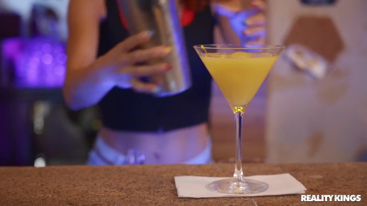 Hardcore Barmaid (48:42) | ePornFresh.