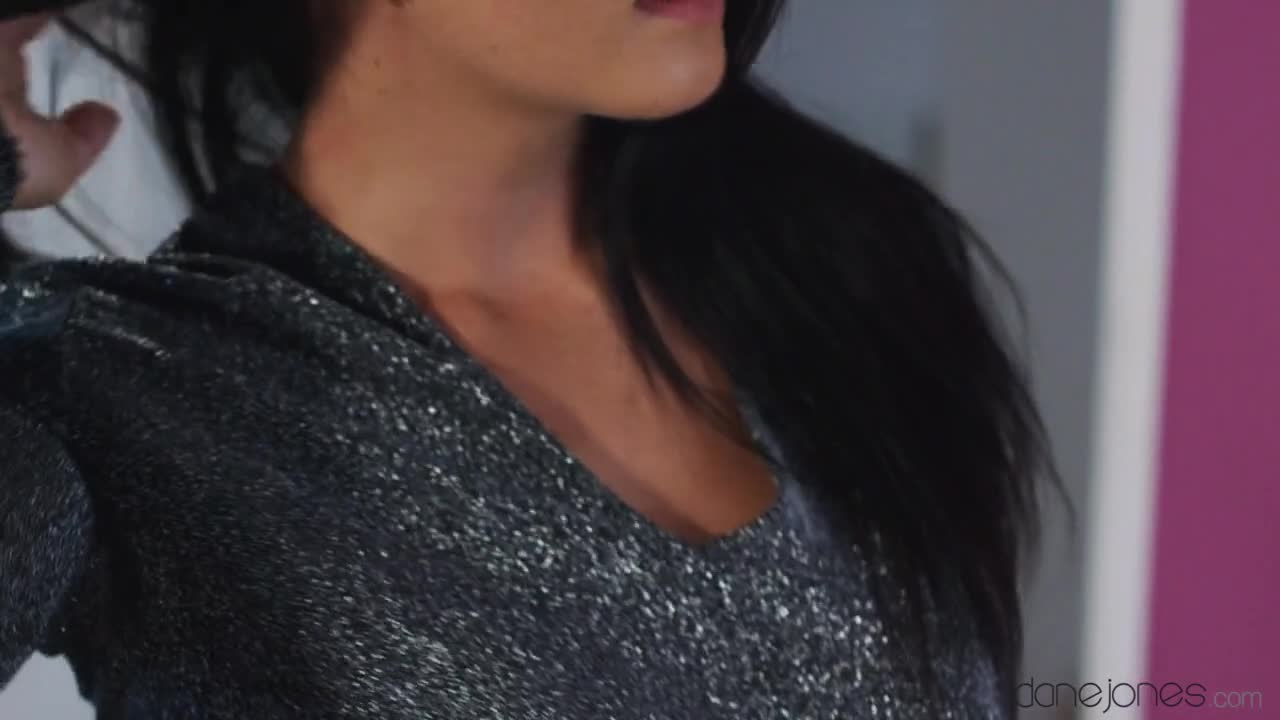 Bubble butt babe in sexy dress (20:57) | ePornFresh.