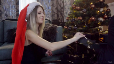 Couple share orgasmic Xmas presents