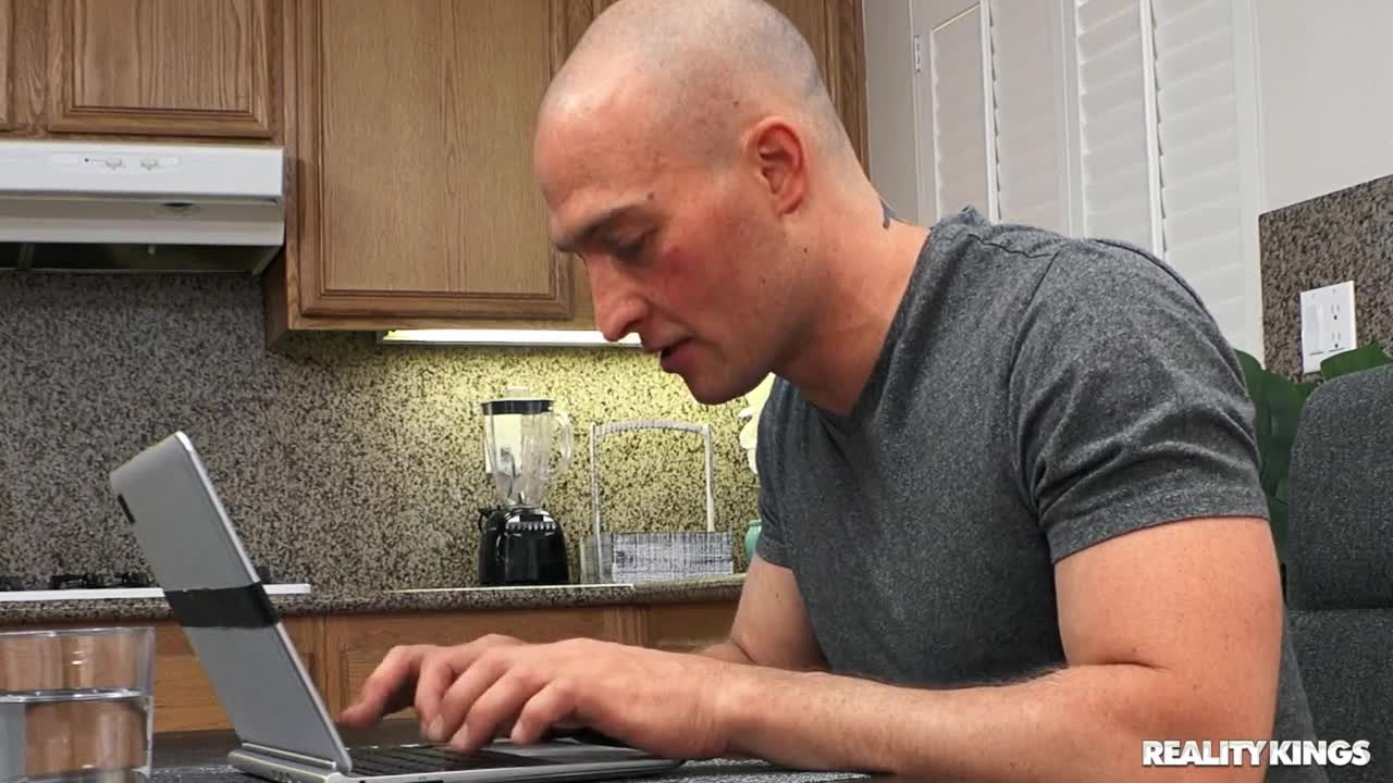 Crawling For A Cocking (26:10) | ePornFresh.