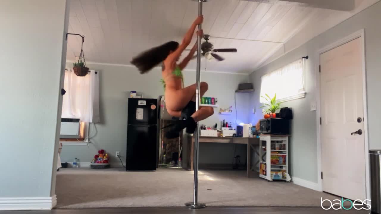 Feeling Generous (29:19) | ePornFresh.