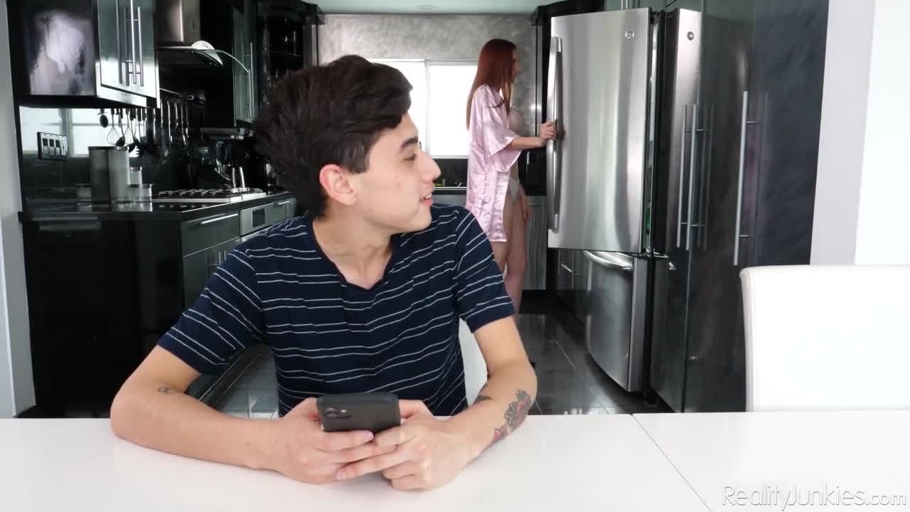 Busted by Mom (20:29) | ePornFresh.