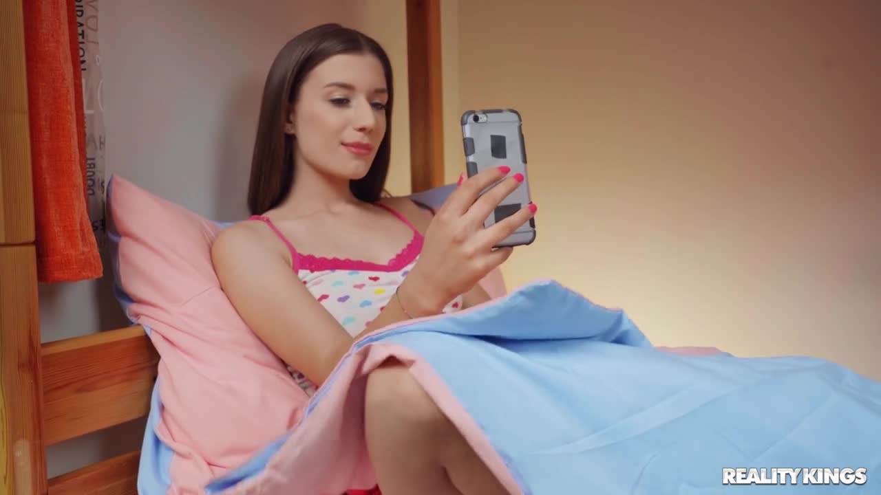Summer Can't Sleep (42:05) | ePornFresh.