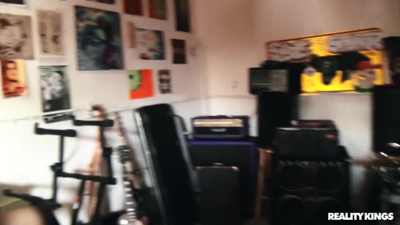 Rock N' Roll Babe (22:20) | ePornFresh.
