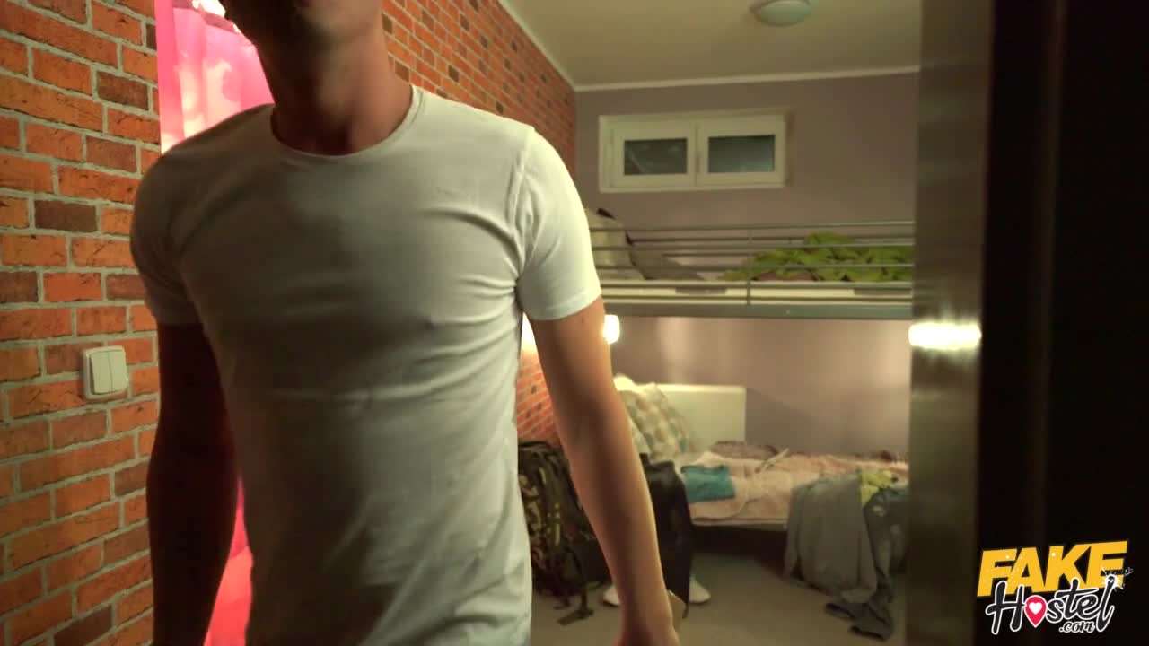 Татуированную малышку Билли Стар трахнули в хостеле (28:30) | ePornFresh.