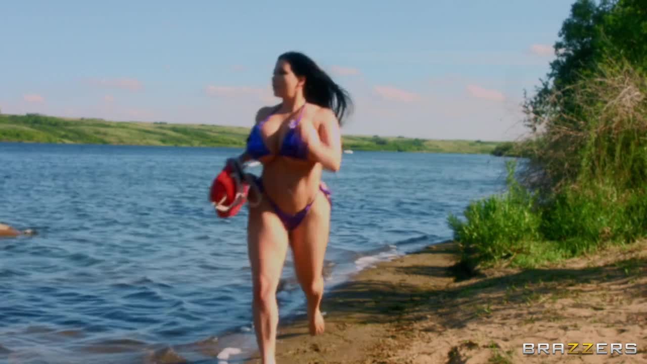 Korina's Hot Fun In The Sun (18:14) | ePornFresh.