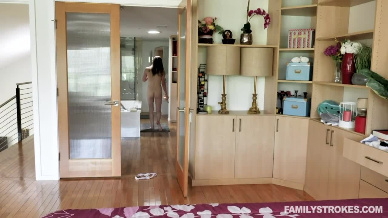 Великолепная Энджел Райдер с телом в идеальной форме отдалась сводному брату в душе (09:59) | ePornFresh.