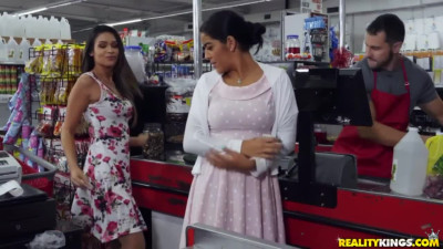 Похоть в продуктовом магазине