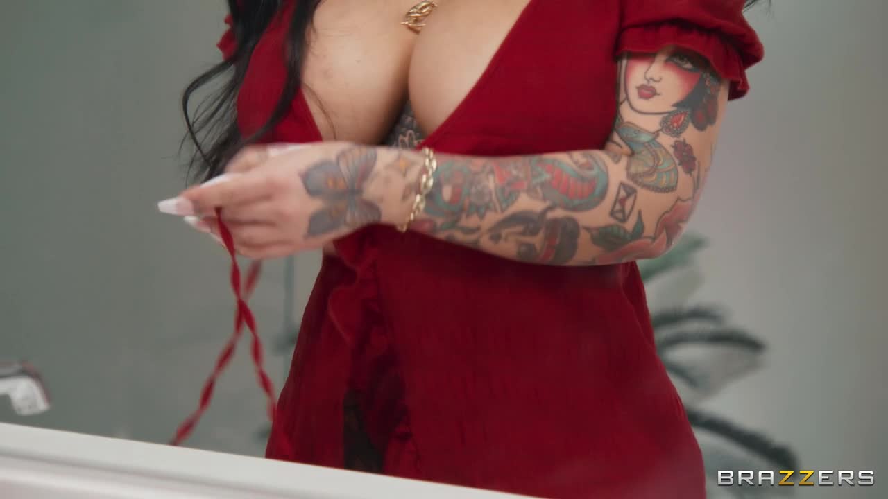I Need Privacy! Except In The Shower (36:37) | ePornFresh.