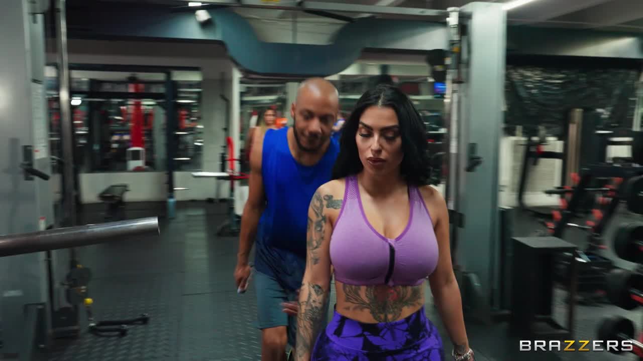A Not So Sneaky Public Gym Bang (24:09) | ePornFresh.