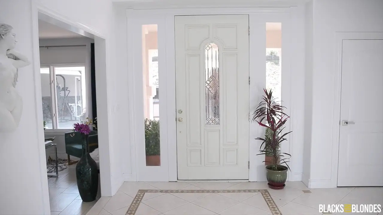 REALTOR GRAYCEE BAYBEE IS DOWN FOR A DP (39:56) | ePornFresh.