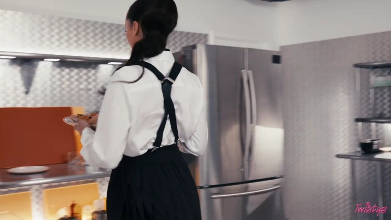Catering To Her Pussy (29:01) | ePornFresh.