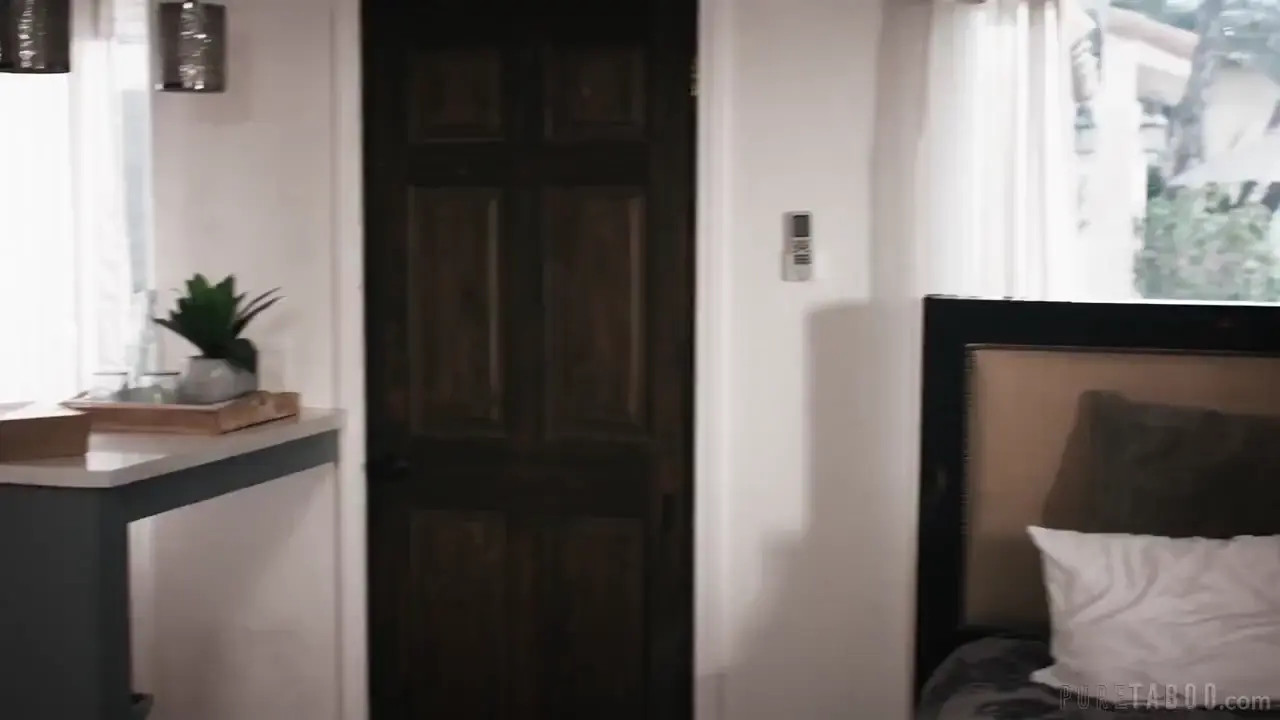 Seducing The Gatekeeper (44:50) | ePornFresh.
