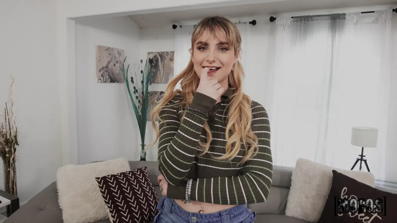 Tiny with a Booty (37:43) | ePornFresh.