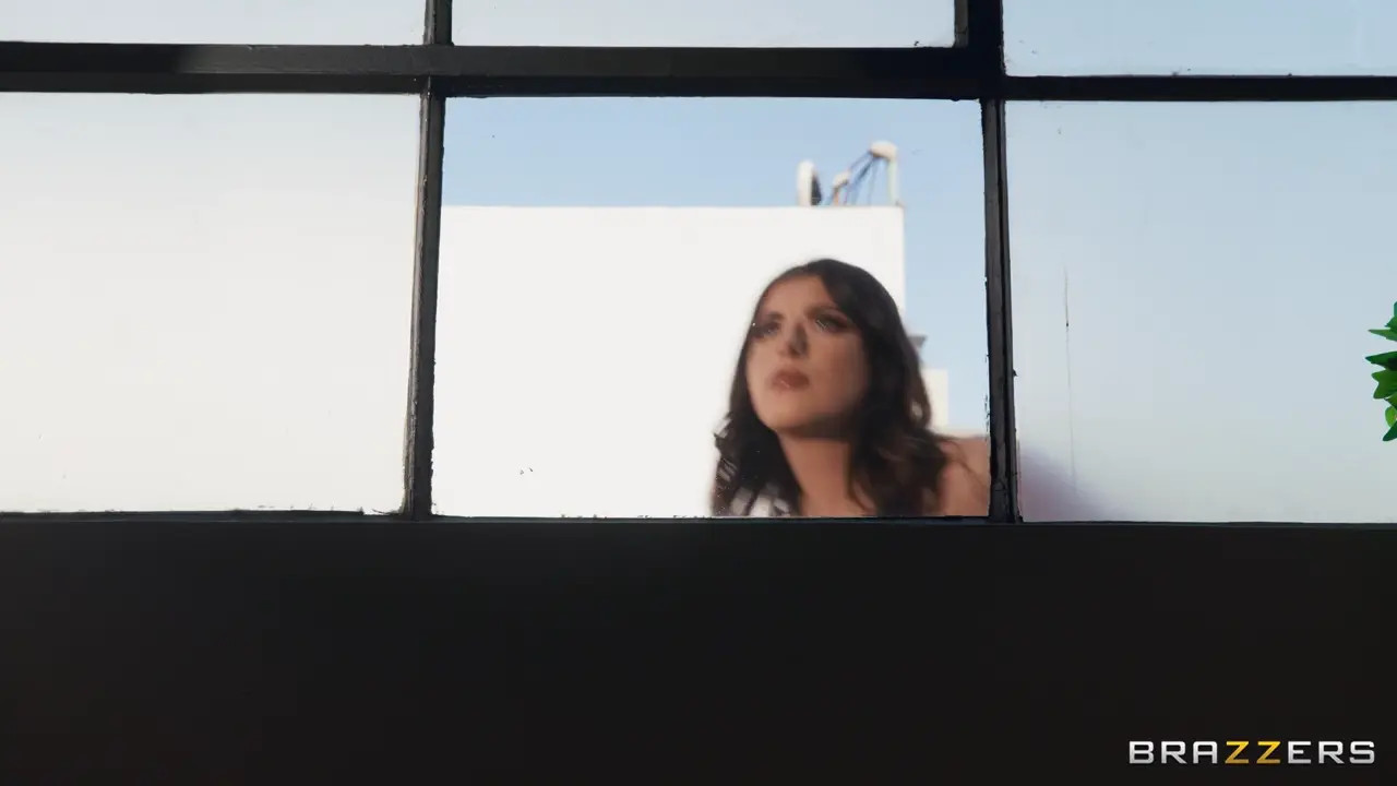 Burglar Gets Her Pussy Pounded (35:27) | ePornFresh.