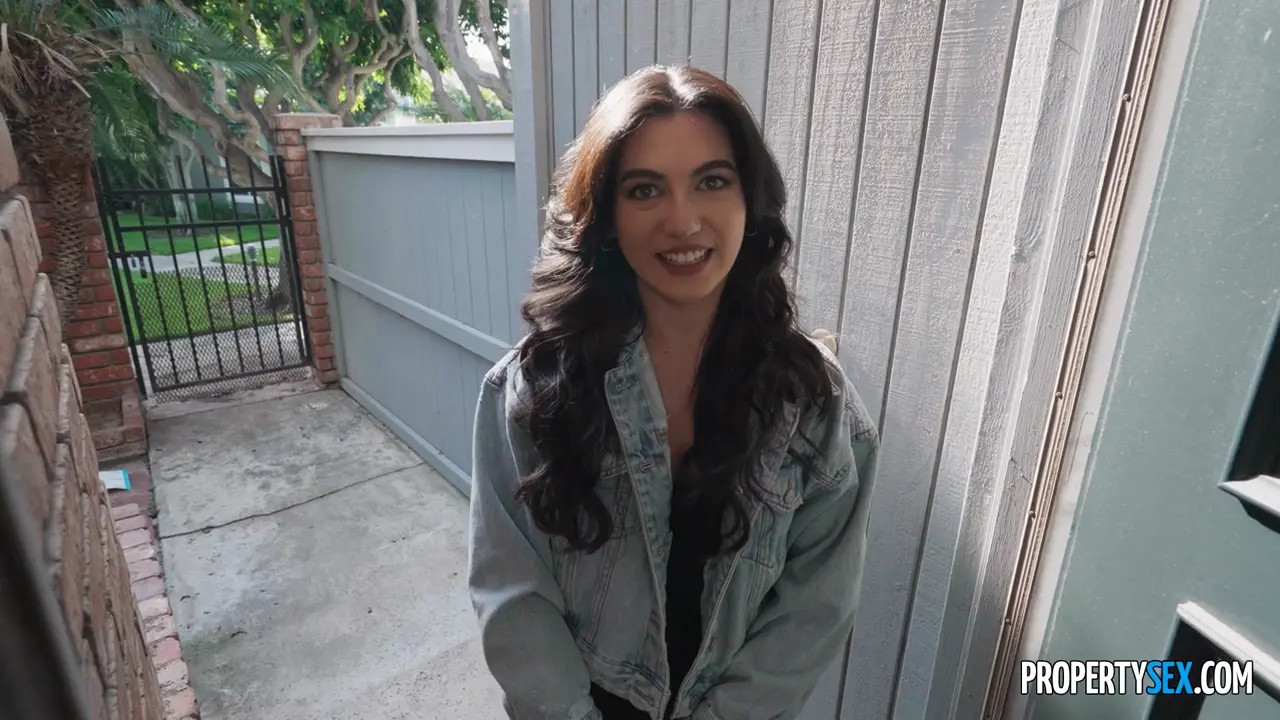 I Come With Benefits (36:05) | ePornFresh.