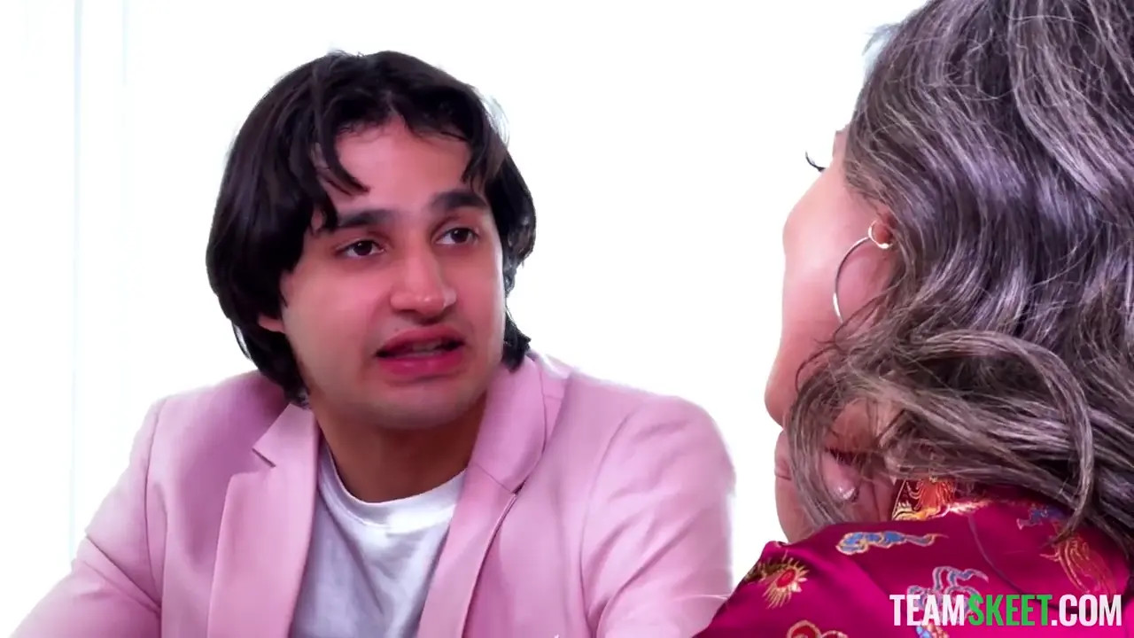 Filthy Threesome With Our Favorite Waitress (39:19) | ePornFresh.