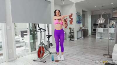 Threesome With Flaky GF and Fit MILF