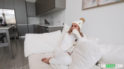 Home Alone Hottie Begs To Get Pounded