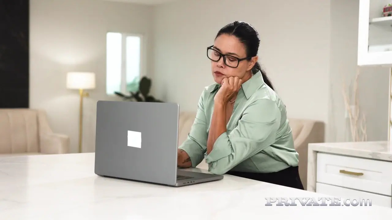 What to do when your boss calls an urgent meeting (36:56) | ePornFresh.