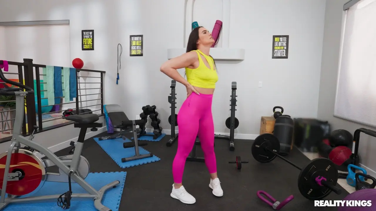 Gym Routine Turns Raunchy (42:34) | ePornFresh.