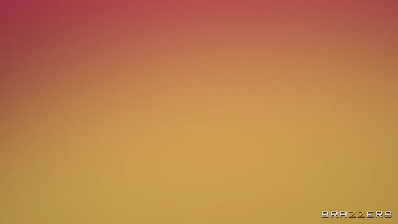 Popping Out Of Her Cropped Top (37:27) | ePornFresh.
