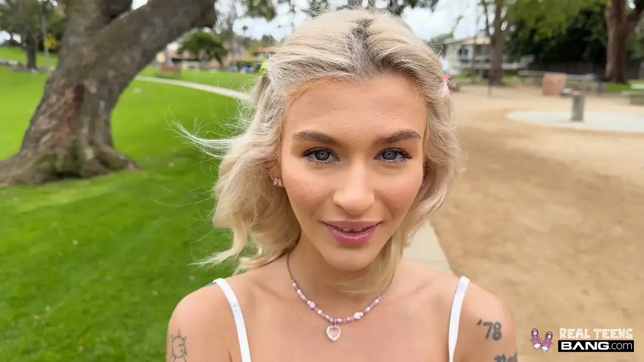 Blue Eyed Emma Rosie Shaved Pussy Gets Stretched Out (53:59) | ePornFresh.
