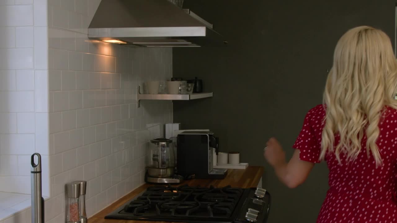 Brittany Andrews gets delivered some juicy cock (30:41) | ePornFresh.