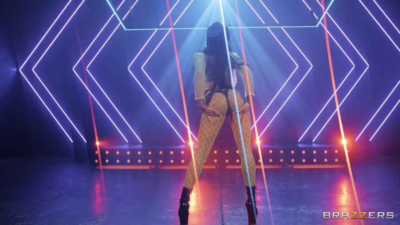 Anal’s Tight On A Neon Night (37:01) | ePornFresh.