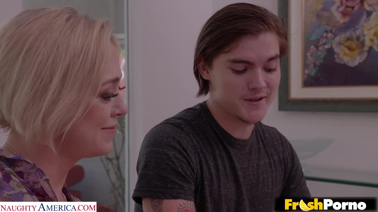 Sexy MILF Dee Williams is back in college and craving some college student cock (37:43) | ePornFresh.