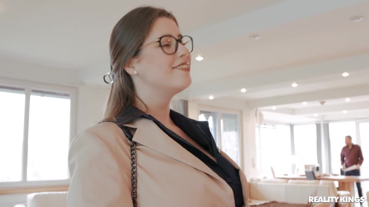 Showing House, Showing Ass (35:37) | ePornFresh.