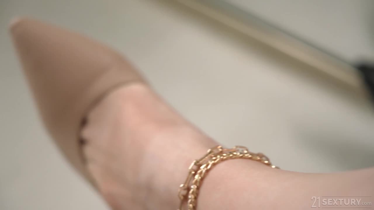 Glistening Feet (24:52) | ePornFresh.