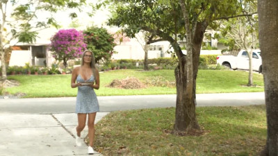 BUSTY BLONDE MANDY RHEA WELCOMES NEW NEIGHBOR WITH PIE AND PUSSY